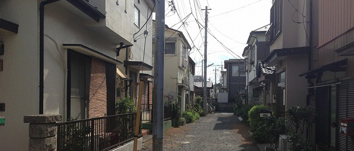 隣人のせいで売れない土地